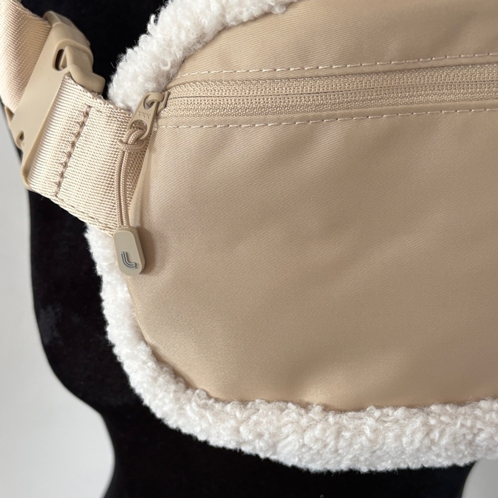 Lole NWOT Cream Sherpa Crossbody Bag - Picture 7 of 14